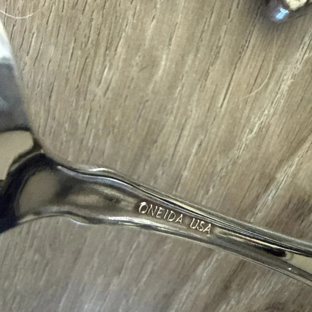 Lot of 7 Oneida Community LOUISIANA Stainless Glossy Spoons & Knives Flatware